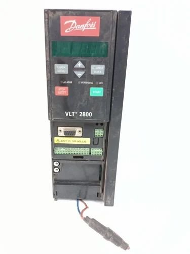 [Imagem do produto INVERSOR DE FREQUÊNCIA TRIFÁSICO 4KW 9,1A 380/480V 50/60HZ VLT2840PT4B20STR0DBF00A00C0 DANFOSS]