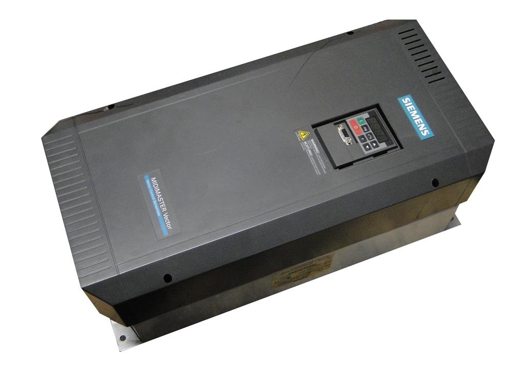 [Imagem INVERSOR DE FREQUÊNCIA TRIFÁSICO 22KW 45A 380/480V 47/63HZ 6SE32242DJ50 SIEMENS]