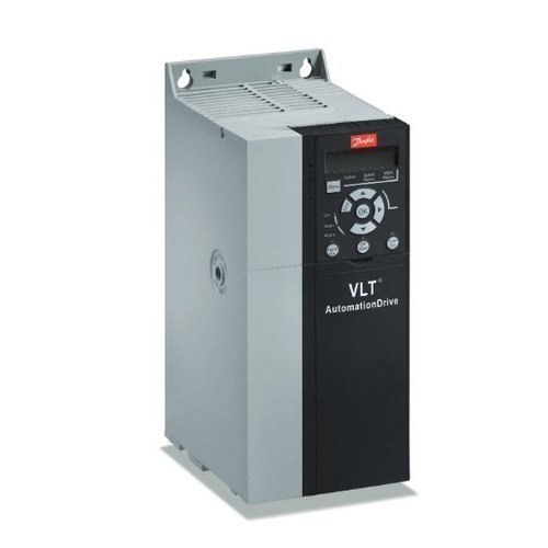 INVERSOR DE FREQUÊNCIA TRIFÁSICO 30KW 57/49,2A 380/480V 50/60HZ 134F2984 DANFOSS