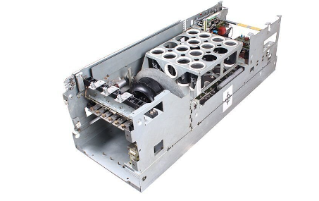 [Imagem INVERSOR DE FREQUÊNCIA TRIFÁSICO 110KW 210A 380/480V 50/60HZ SIMOVERT MASTERDRIVES 6SE70321EG60 SIEMENS]