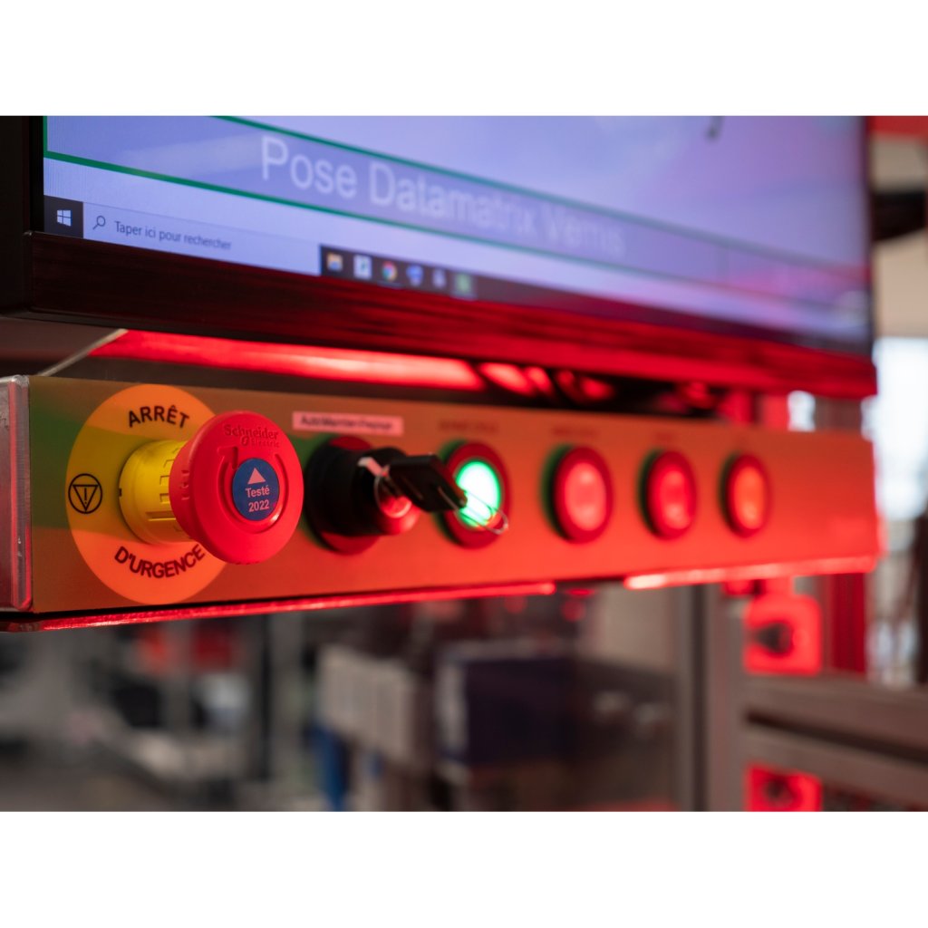 [Imagem BOTÃO DE PARADA DE EMERGÊNCIA LUMINOSO PLÁSTICO Ø22MM GIRAR PARA DESTRAVAR LED BRANCO/VERMELHO XB5AS84W3B41 SCHNEIDER]