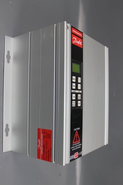 [Imagem INVERSOR DE FREQUÊNCIA TRIFÁSICO 1HP 380/500VAC 50/60HZ IP20 VLT 5000 SERIES DANFOSS]