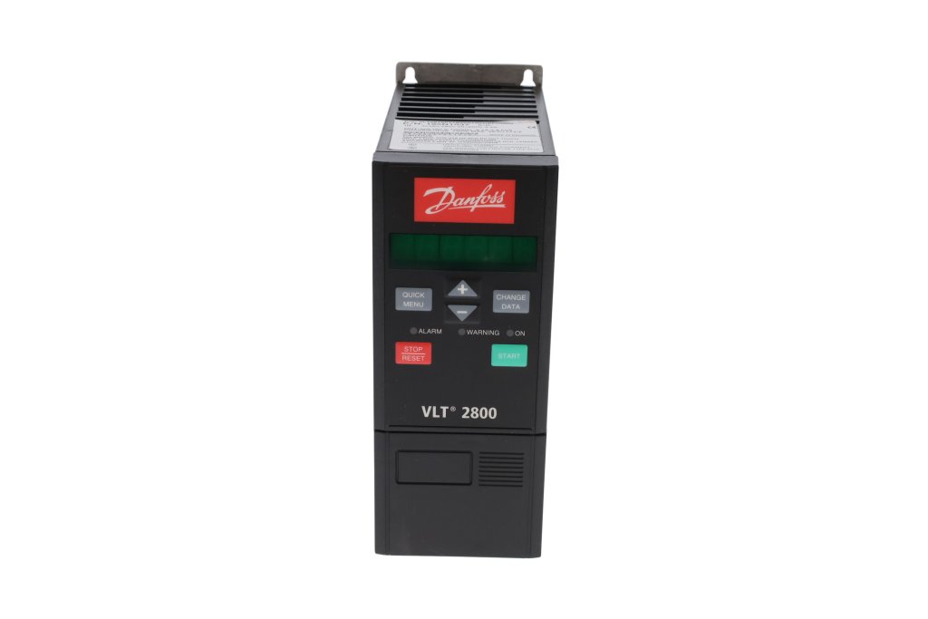 [Imagem do produto INVERSOR DE FREQUÊNCIA TRIFÁSICO 5KW 2,0HP 380/480V 50/60HZ VLT2815PT4B20STR0DBF00A00C0 DANFOSS]