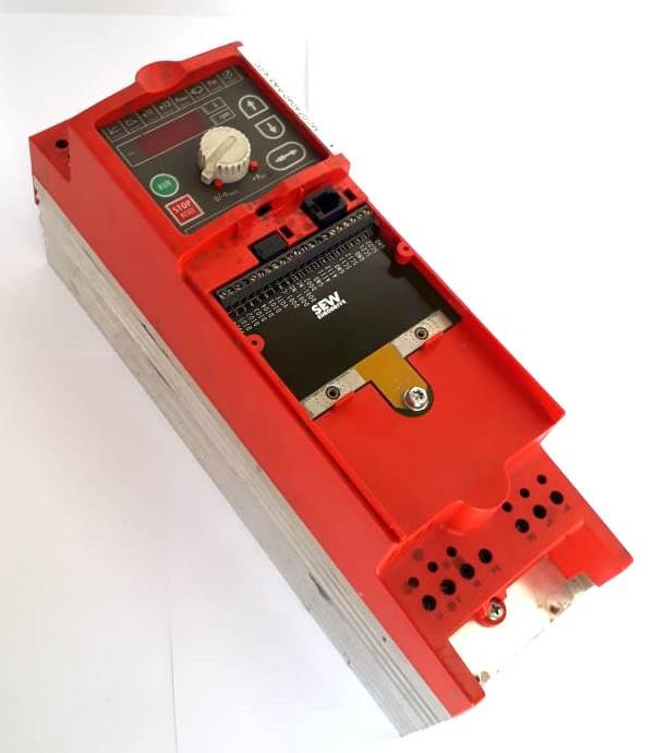 [Imagem INVERSOR DE FREQUÊNCIA TRIFÁSICO 4KW 9,5A 380/500V 50/60HZ SEW EURODRIVE]